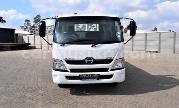 Acheter Occasion Utilitaire Hino 300 Blanc à Beitbridge, Matabeleland South Acheter Occasion Utilitaire Hino 300 Blanc à Beitbridge, Matabeleland South