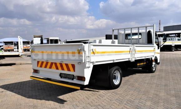 Acheter Occasion Utilitaire Hino 300 Blanc à Beitbridge, Matabeleland South Acheter Occasion Utilitaire Hino 300 Blanc à Beitbridge, Matabeleland South