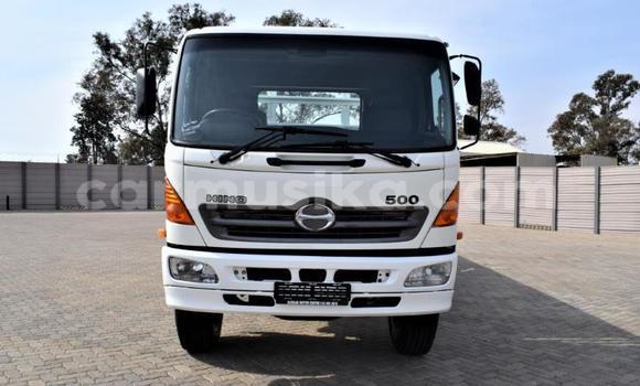 Acheter Occasion Utilitaire Hino 300 Blanc à Beitbridge, Matabeleland South Acheter Occasion Utilitaire Hino 300 Blanc à Beitbridge, Matabeleland South