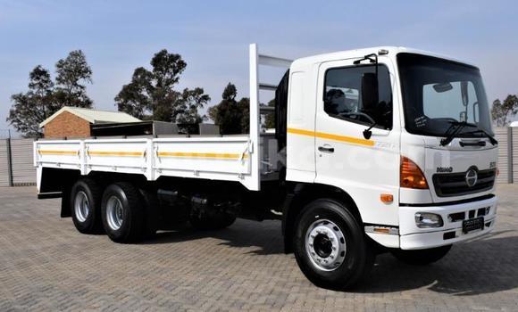 Acheter Occasion Utilitaire Hino 300 Blanc à Beitbridge, Matabeleland South Acheter Occasion Utilitaire Hino 300 Blanc à Beitbridge, Matabeleland South