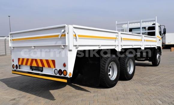 Acheter Occasion Utilitaire Hino 300 Blanc à Beitbridge, Matabeleland South Acheter Occasion Utilitaire Hino 300 Blanc à Beitbridge, Matabeleland South