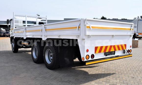 Acheter Occasion Utilitaire Hino 300 Blanc à Beitbridge, Matabeleland South Acheter Occasion Utilitaire Hino 300 Blanc à Beitbridge, Matabeleland South