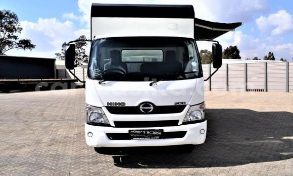 Acheter Occasion Utilitaire Hino 300 Blanc à Beitbridge, Matabeleland South Acheter Occasion Utilitaire Hino 300 Blanc à Beitbridge, Matabeleland South