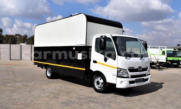 Acheter Occasion Utilitaire Hino 300 Blanc à Beitbridge, Matabeleland South Acheter Occasion Utilitaire Hino 300 Blanc à Beitbridge, Matabeleland South