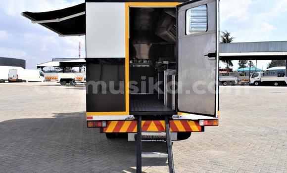 Acheter Occasion Utilitaire Hino 300 Blanc à Beitbridge, Matabeleland South Acheter Occasion Utilitaire Hino 300 Blanc à Beitbridge, Matabeleland South