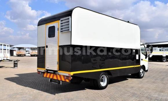 Acheter Occasion Utilitaire Hino 300 Blanc à Beitbridge, Matabeleland South Acheter Occasion Utilitaire Hino 300 Blanc à Beitbridge, Matabeleland South