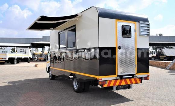 Acheter Occasion Utilitaire Hino 300 Blanc à Beitbridge, Matabeleland South Acheter Occasion Utilitaire Hino 300 Blanc à Beitbridge, Matabeleland South