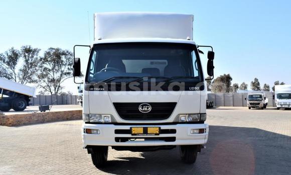 Acheter Occasion Utilitaire Nissan UD Blanc à Beitbridge, Matabeleland South Acheter Occasion Utilitaire Nissan UD Blanc à Beitbridge, Matabeleland South