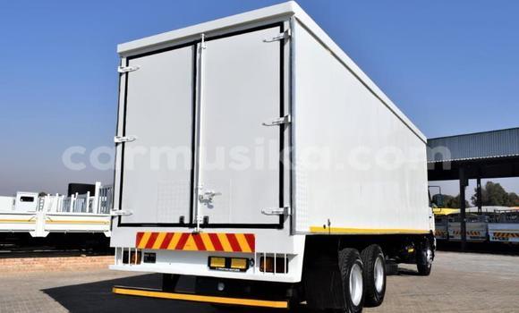 Acheter Occasion Utilitaire Nissan UD Blanc à Beitbridge, Matabeleland South Acheter Occasion Utilitaire Nissan UD Blanc à Beitbridge, Matabeleland South