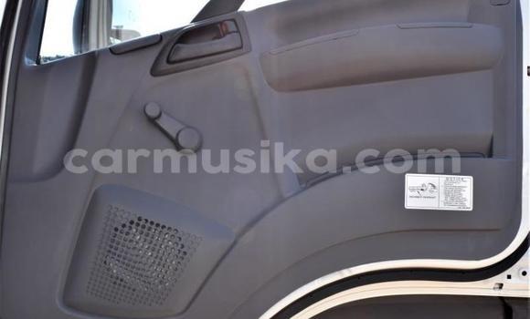 Nunua Ilio tumika Isuzu FTR 850 Nyeupe Lori ndani ya Beitbridge nchini Matabeleland Kusini Nunua Ilio tumika Isuzu FTR 850 Nyeupe Lori ndani ya Beitbridge nchini Matabeleland Kusini