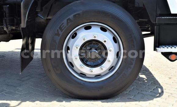 Nunua Ilio tumika Isuzu FTR 850 Nyeupe Lori ndani ya Beitbridge nchini Matabeleland Kusini Nunua Ilio tumika Isuzu FTR 850 Nyeupe Lori ndani ya Beitbridge nchini Matabeleland Kusini