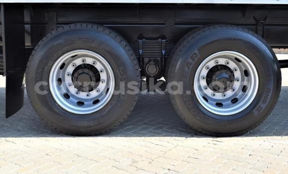 Nunua Ilio tumika Isuzu FTR 850 Nyeupe Lori ndani ya Beitbridge nchini Matabeleland Kusini Nunua Ilio tumika Isuzu FTR 850 Nyeupe Lori ndani ya Beitbridge nchini Matabeleland Kusini