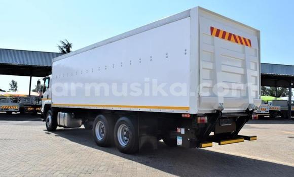 Nunua Ilio tumika Isuzu FTR 850 Nyeupe Lori ndani ya Beitbridge nchini Matabeleland Kusini Nunua Ilio tumika Isuzu FTR 850 Nyeupe Lori ndani ya Beitbridge nchini Matabeleland Kusini