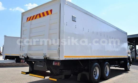 Nunua Ilio tumika Isuzu FTR 850 Nyeupe Lori ndani ya Beitbridge nchini Matabeleland Kusini Nunua Ilio tumika Isuzu FTR 850 Nyeupe Lori ndani ya Beitbridge nchini Matabeleland Kusini
