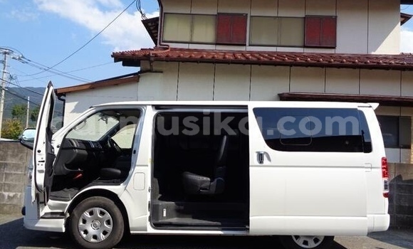 Acheter Occasion Voiture Toyota Hiace Blanc à Beitbridge, Matabeleland South Acheter Occasion Voiture Toyota Hiace Blanc à Beitbridge, Matabeleland South