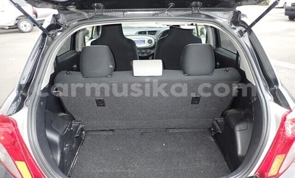 Acheter Occasion Voiture Toyota Vitz Noir à Beitbridge, Matabeleland South Acheter Occasion Voiture Toyota Vitz Noir à Beitbridge, Matabeleland South