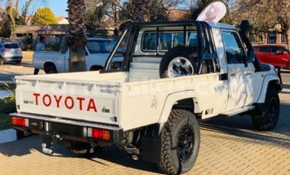 Acheter Occasion Voiture Toyota Land Cruiser Blanc à Beitbridge, Matabeleland South Acheter Occasion Voiture Toyota Land Cruiser Blanc à Beitbridge, Matabeleland South