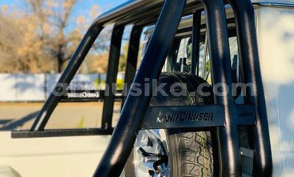 Acheter Occasion Voiture Toyota Land Cruiser Blanc à Beitbridge, Matabeleland South Acheter Occasion Voiture Toyota Land Cruiser Blanc à Beitbridge, Matabeleland South