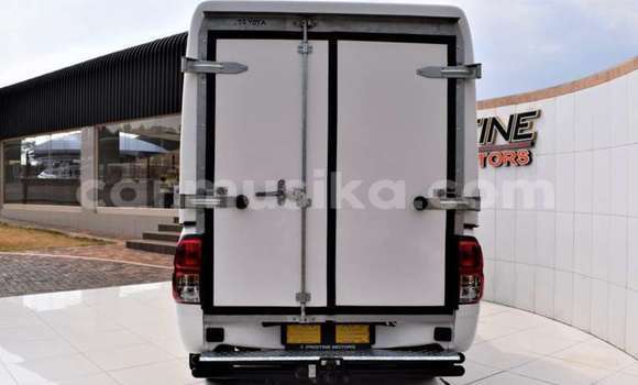 Acheter Occasion Voiture Toyota Hilux Blanc à Beitbridge, Matabeleland South Acheter Occasion Voiture Toyota Hilux Blanc à Beitbridge, Matabeleland South