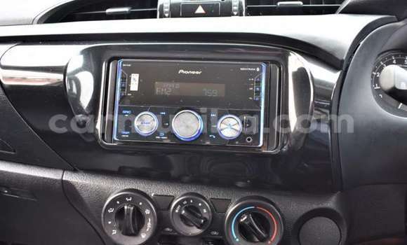 Acheter Occasion Voiture Toyota Hilux Blanc à Beitbridge, Matabeleland South Acheter Occasion Voiture Toyota Hilux Blanc à Beitbridge, Matabeleland South