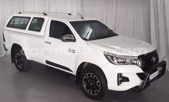 Buy Used Toyota Hilux White Car in Beitbridge in Matabeleland South