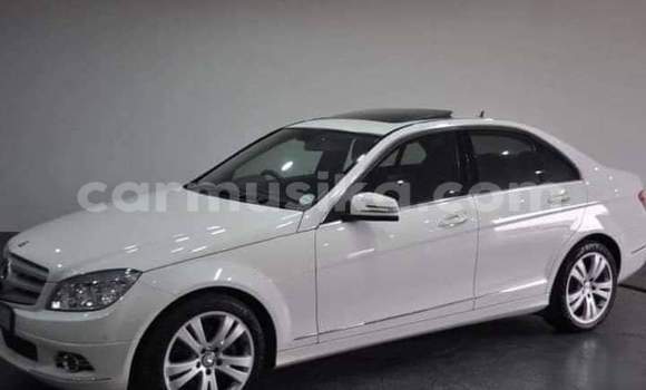 Tenga Tsaru Mercedes‒Benz 200 Chena Mota in Beitbridge in Matabeleland South Tenga Tsaru Mercedes‒Benz 200 Chena Mota in Beitbridge in Matabeleland South