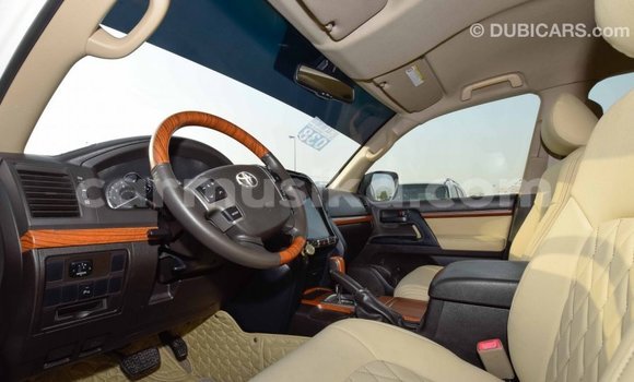 Tenga Imported Toyota Land Cruiser Chena Mota in Import - Dubai in Harare Tenga Imported Toyota Land Cruiser Chena Mota in Import - Dubai in Harare