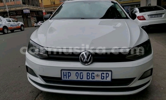 Buy Used Volkswagen Polo White Car in Beitbridge in Matabeleland South
