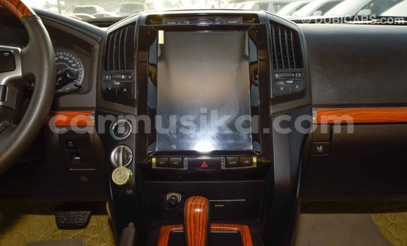 Tenga Imported Toyota Land Cruiser Chena Mota in Import - Dubai in Harare Tenga Imported Toyota Land Cruiser Chena Mota in Import - Dubai in Harare