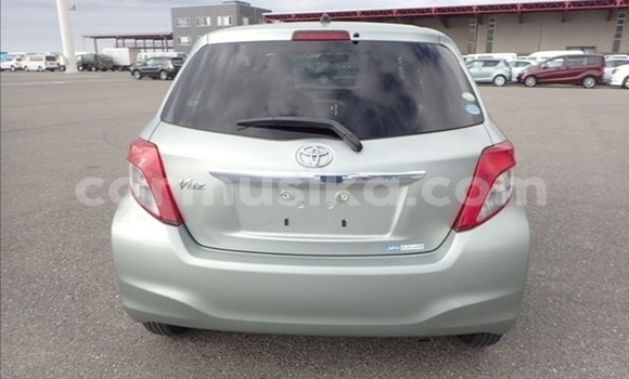 Acheter Occasion Voiture Toyota Vitz Gris à Beitbridge, Matabeleland South Acheter Occasion Voiture Toyota Vitz Gris à Beitbridge, Matabeleland South