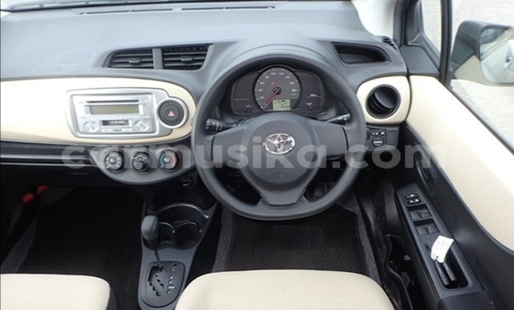 Acheter Occasion Voiture Toyota Vitz Gris à Beitbridge, Matabeleland South Acheter Occasion Voiture Toyota Vitz Gris à Beitbridge, Matabeleland South