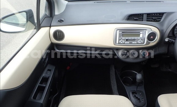 Acheter Occasion Voiture Toyota Vitz Gris à Beitbridge, Matabeleland South Acheter Occasion Voiture Toyota Vitz Gris à Beitbridge, Matabeleland South