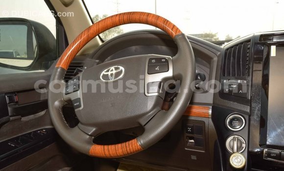 Tenga Imported Toyota Land Cruiser Chena Mota in Import - Dubai in Harare Tenga Imported Toyota Land Cruiser Chena Mota in Import - Dubai in Harare