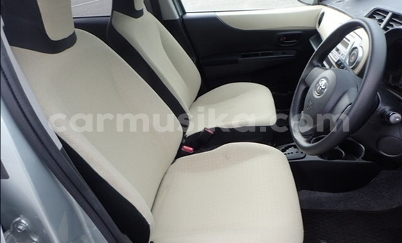 Acheter Occasion Voiture Toyota Vitz Gris à Beitbridge, Matabeleland South Acheter Occasion Voiture Toyota Vitz Gris à Beitbridge, Matabeleland South