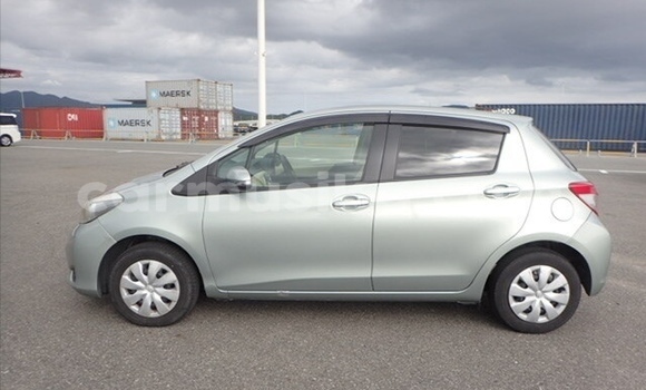 Acheter Occasion Voiture Toyota Vitz Gris à Beitbridge, Matabeleland South Acheter Occasion Voiture Toyota Vitz Gris à Beitbridge, Matabeleland South