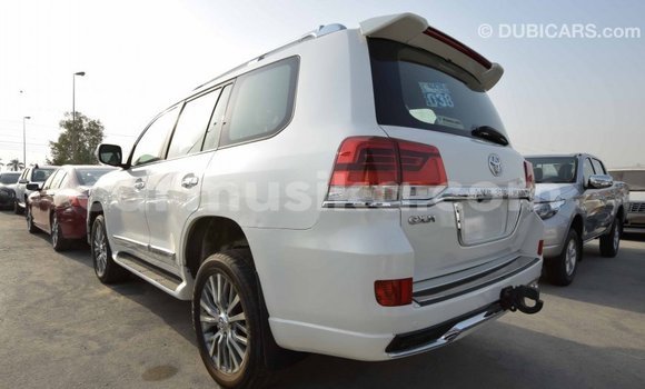 Tenga Imported Toyota Land Cruiser Chena Mota in Import - Dubai in Harare Tenga Imported Toyota Land Cruiser Chena Mota in Import - Dubai in Harare