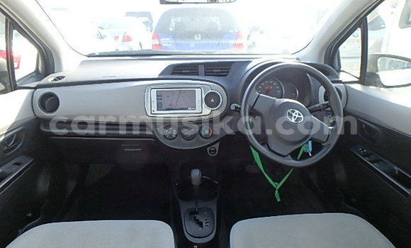 Buy Used Toyota Vitz White Car in Beitbridge in Matabeleland South Buy Used Toyota Vitz White Car in Beitbridge in Matabeleland South