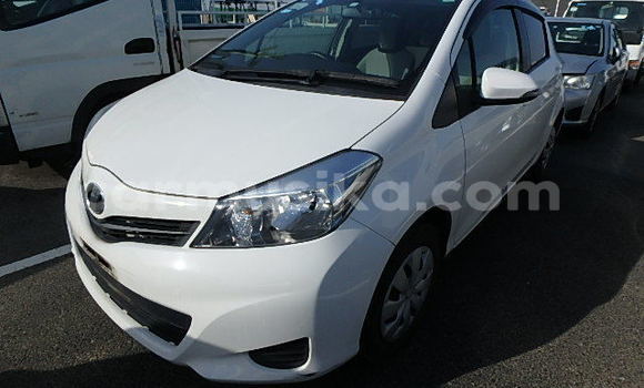Buy Used Toyota Vitz White Car in Beitbridge in Matabeleland South Buy Used Toyota Vitz White Car in Beitbridge in Matabeleland South
