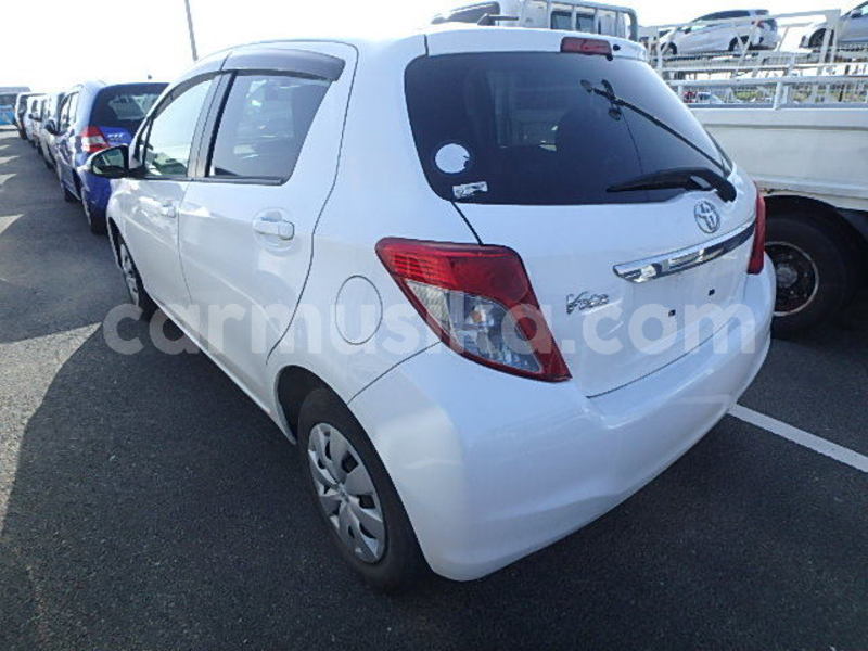 Big with watermark toyota vitz matabeleland south beitbridge 25268