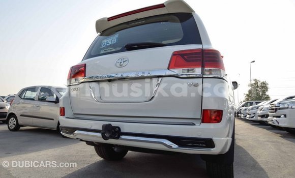 Tenga Imported Toyota Land Cruiser Chena Mota in Import - Dubai in Harare Tenga Imported Toyota Land Cruiser Chena Mota in Import - Dubai in Harare