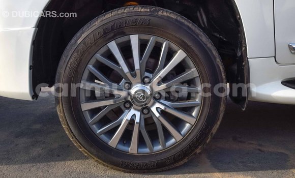 Tenga Imported Toyota Land Cruiser Chena Mota in Import - Dubai in Harare Tenga Imported Toyota Land Cruiser Chena Mota in Import - Dubai in Harare