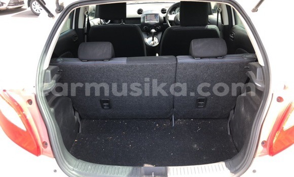 Acheter Occasion Voiture Mazda Demio Blanc à Beitbridge, Matabeleland South Acheter Occasion Voiture Mazda Demio Blanc à Beitbridge, Matabeleland South