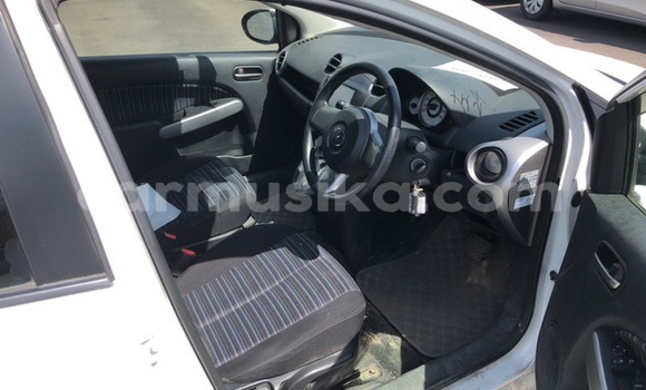 Acheter Occasion Voiture Mazda Demio Blanc à Beitbridge, Matabeleland South Acheter Occasion Voiture Mazda Demio Blanc à Beitbridge, Matabeleland South