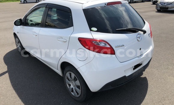 Acheter Occasion Voiture Mazda Demio Blanc à Beitbridge, Matabeleland South Acheter Occasion Voiture Mazda Demio Blanc à Beitbridge, Matabeleland South