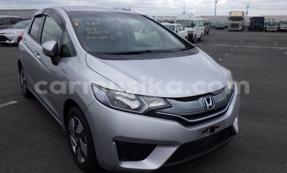 Nunua Ilio tumika Honda Fit Fedha Gari ndani ya Beitbridge nchini Matabeleland Kusini