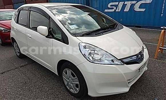 Acheter Occasion Voiture Honda Fit Blanc à Beitbridge, Matabeleland South