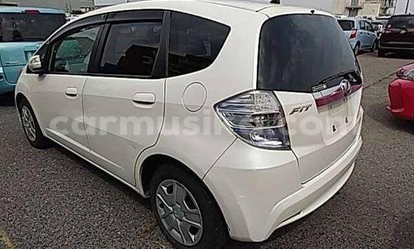 Buy Used Honda Fit White Car in Beitbridge in Matabeleland South Buy Used Honda Fit White Car in Beitbridge in Matabeleland South