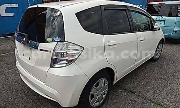 Buy Used Honda Fit White Car in Beitbridge in Matabeleland South Buy Used Honda Fit White Car in Beitbridge in Matabeleland South