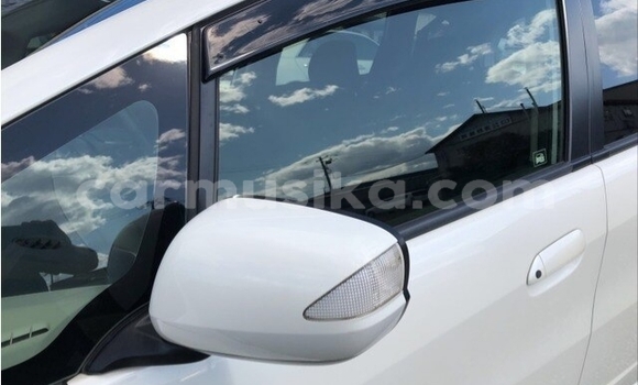 Nunua Ilio tumika Honda Fit Nyeupe Gari ndani ya Beitbridge nchini Matabeleland Kusini Nunua Ilio tumika Honda Fit Nyeupe Gari ndani ya Beitbridge nchini Matabeleland Kusini