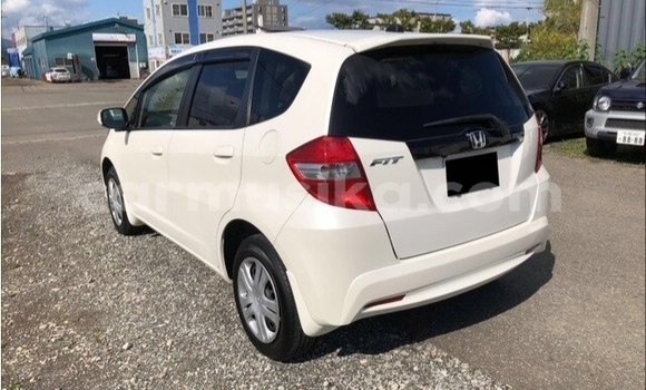 Nunua Ilio tumika Honda Fit Nyeupe Gari ndani ya Beitbridge nchini Matabeleland Kusini Nunua Ilio tumika Honda Fit Nyeupe Gari ndani ya Beitbridge nchini Matabeleland Kusini